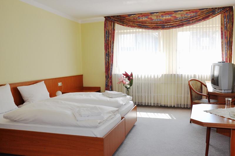 Hotel Hessischer Hof Kirchhain Esterno foto