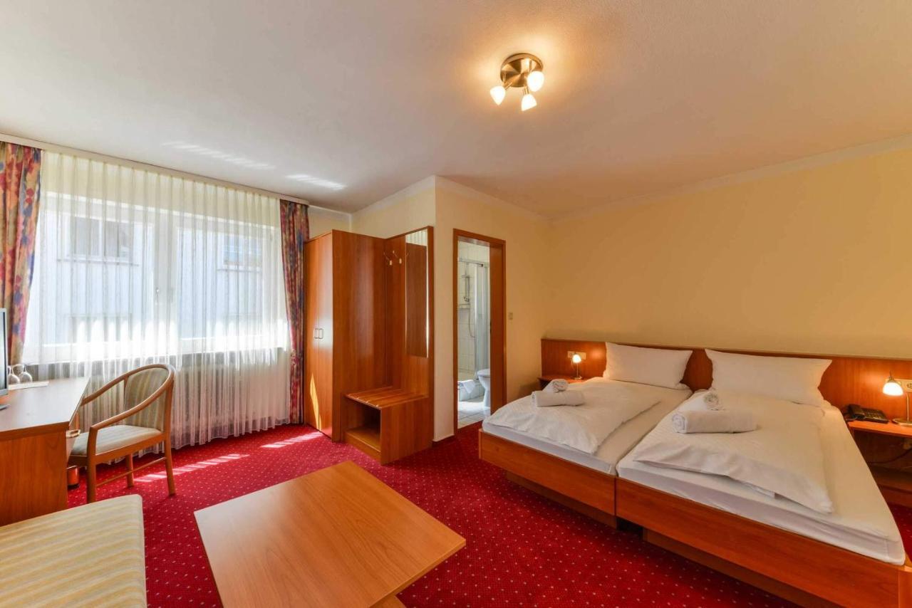 Hotel Hessischer Hof Kirchhain Esterno foto
